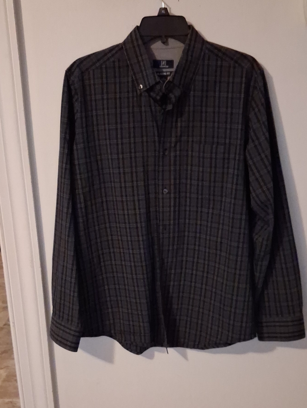 George Men's Black and Dark Gray Plaid Button-Down Shirt